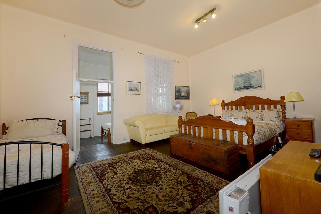 Edinburgh Gallery Bed & Breakfast Гобарт Екстер'єр фото