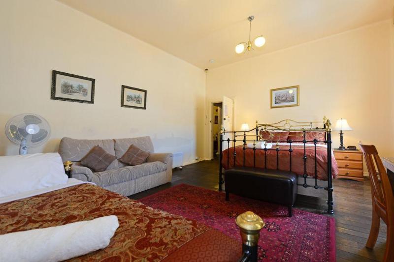 Edinburgh Gallery Bed & Breakfast Гобарт Екстер'єр фото
