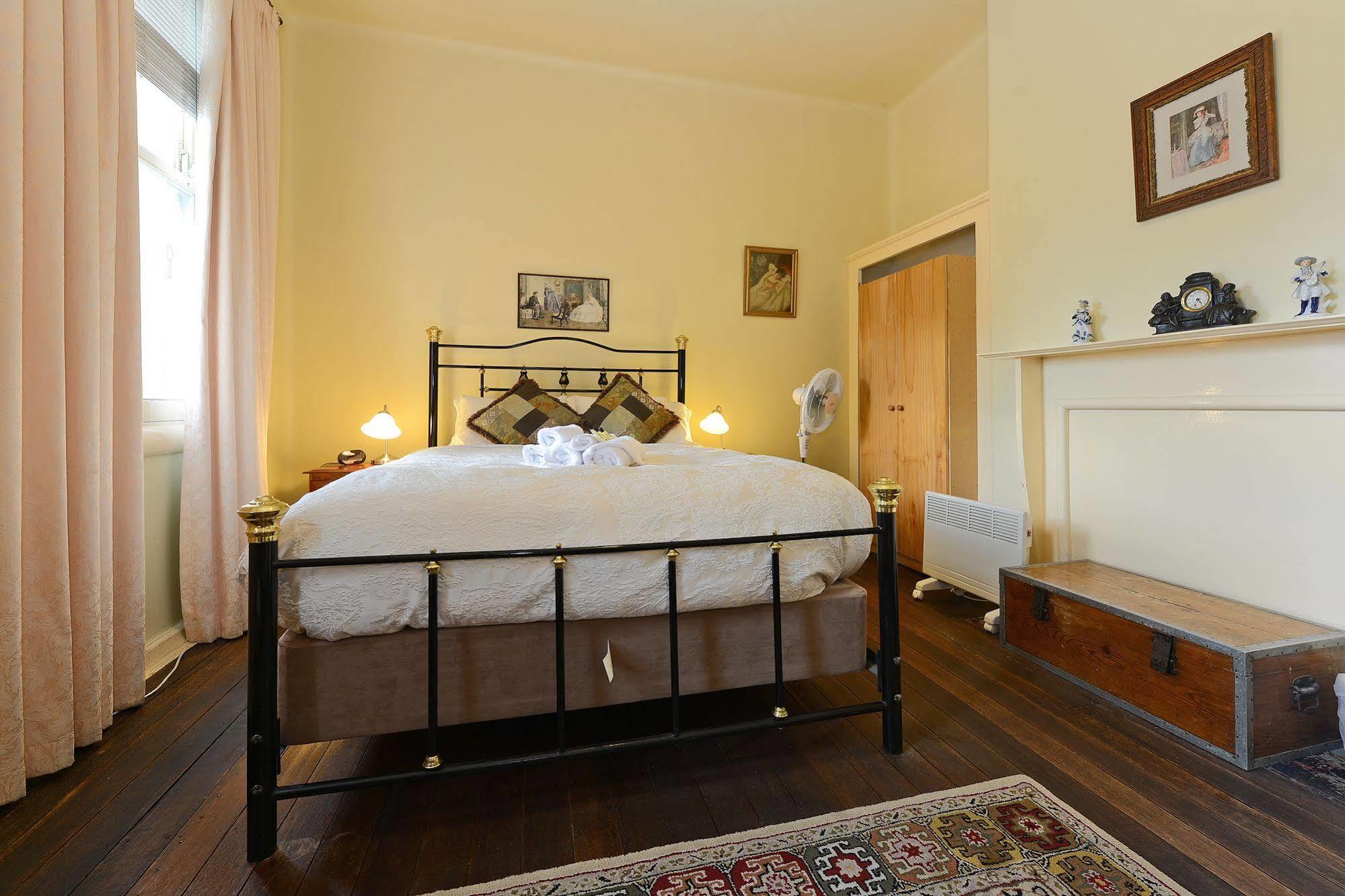Edinburgh Gallery Bed & Breakfast Гобарт Екстер'єр фото