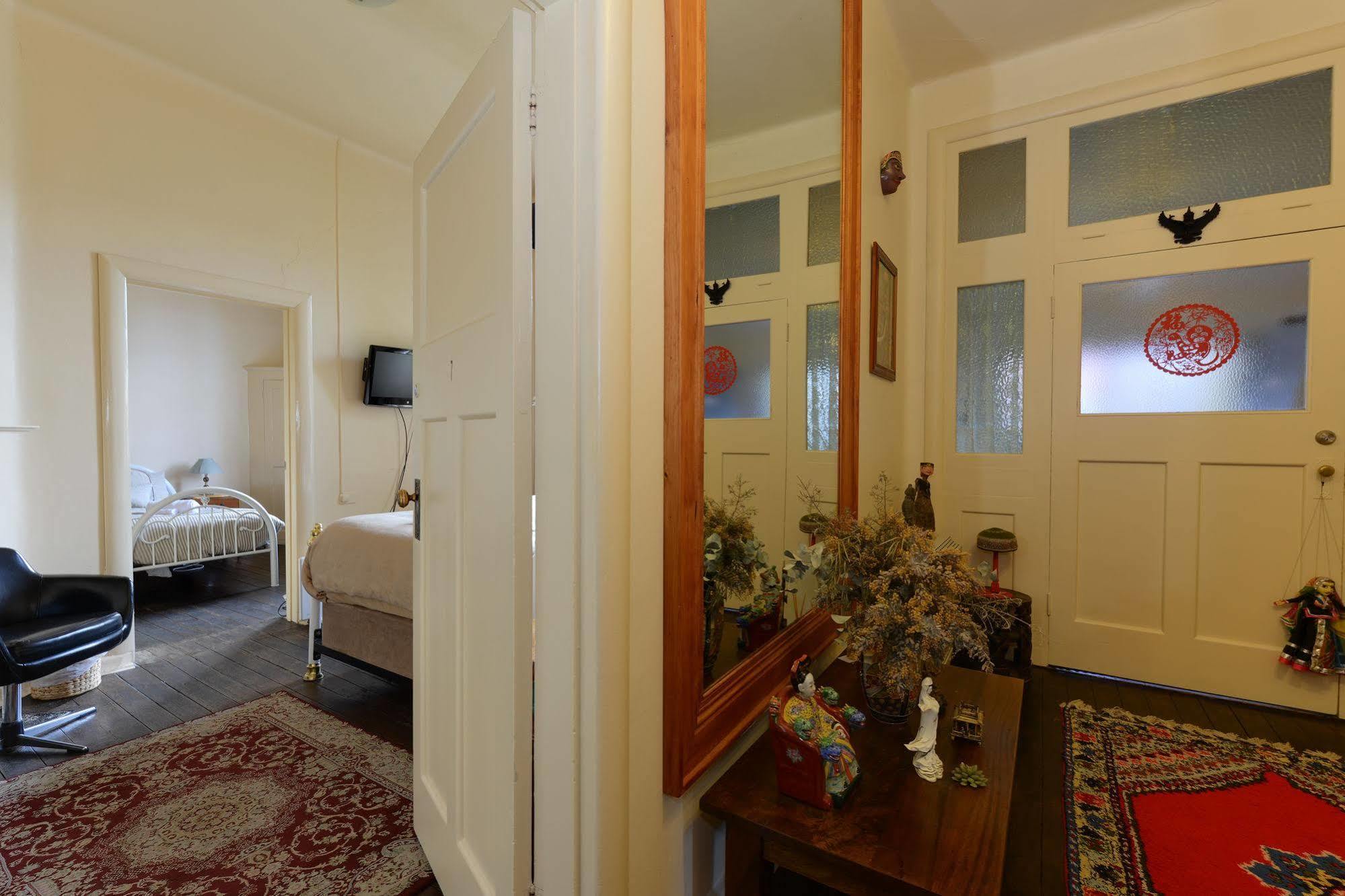 Edinburgh Gallery Bed & Breakfast Гобарт Екстер'єр фото