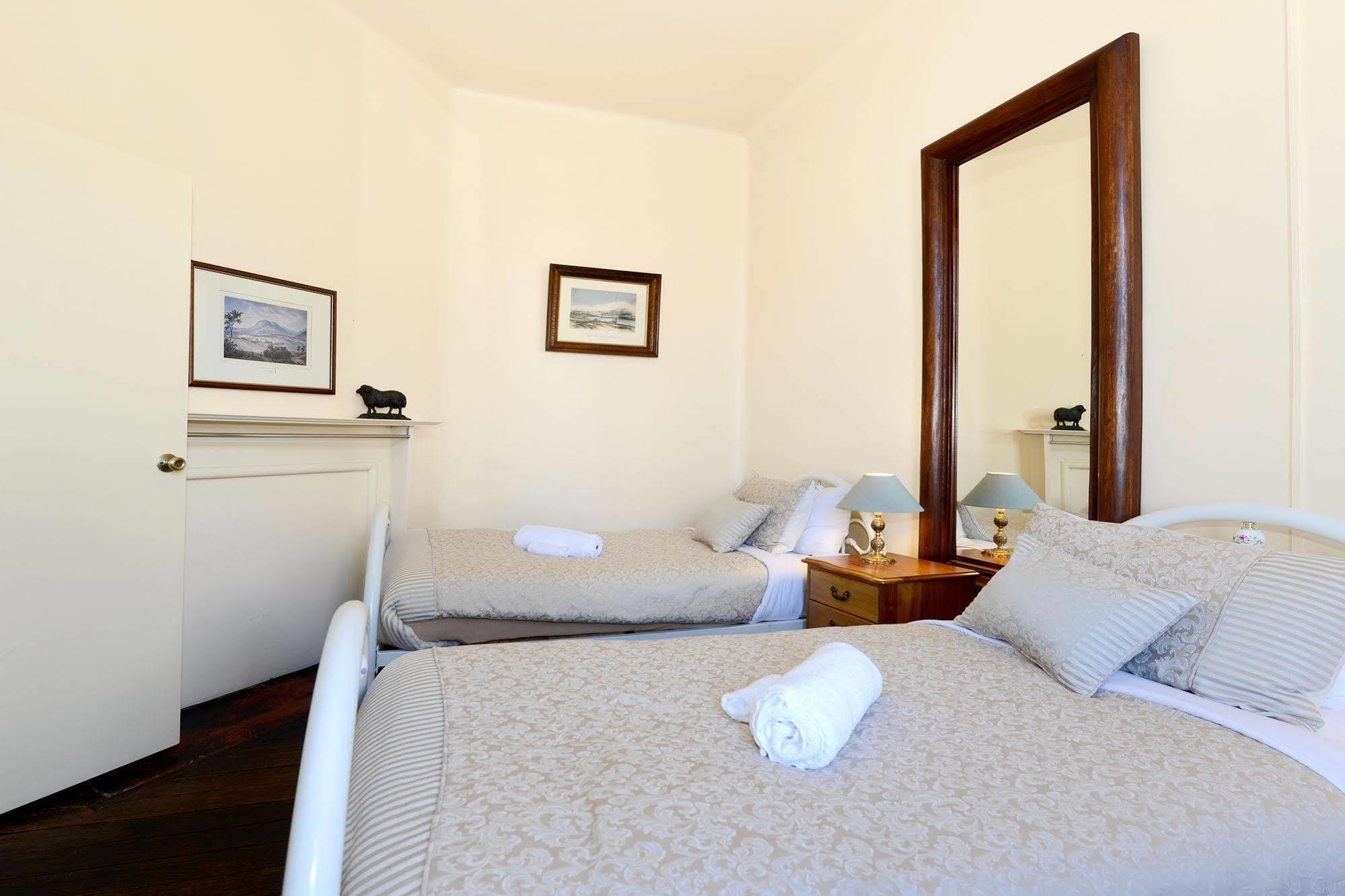 Edinburgh Gallery Bed & Breakfast Гобарт Екстер'єр фото