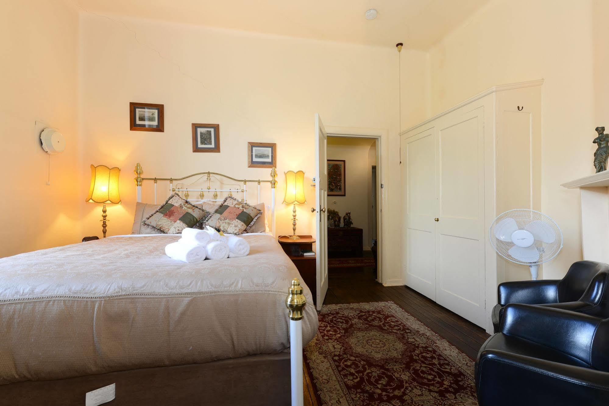 Edinburgh Gallery Bed & Breakfast Гобарт Екстер'єр фото